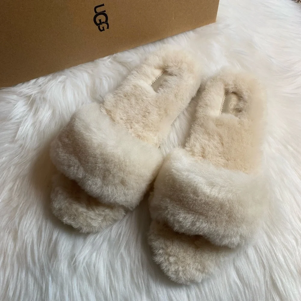 UGG Fluff Slide II Sheepskin Slipper Natural cream Size US 8 EU 39 New